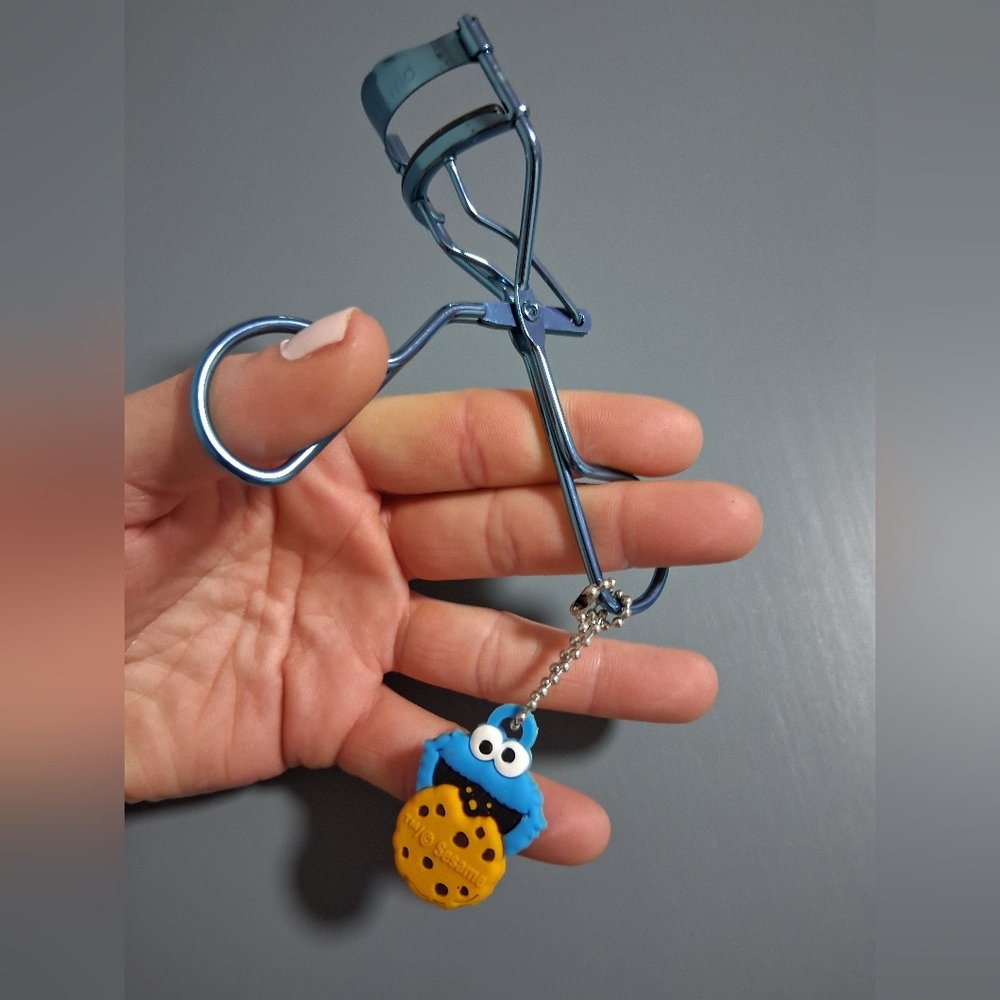 🎀 3 For $15 Or 5 For $25 wet n wild Blue Eyelash Curler. Cookie Monster Charm